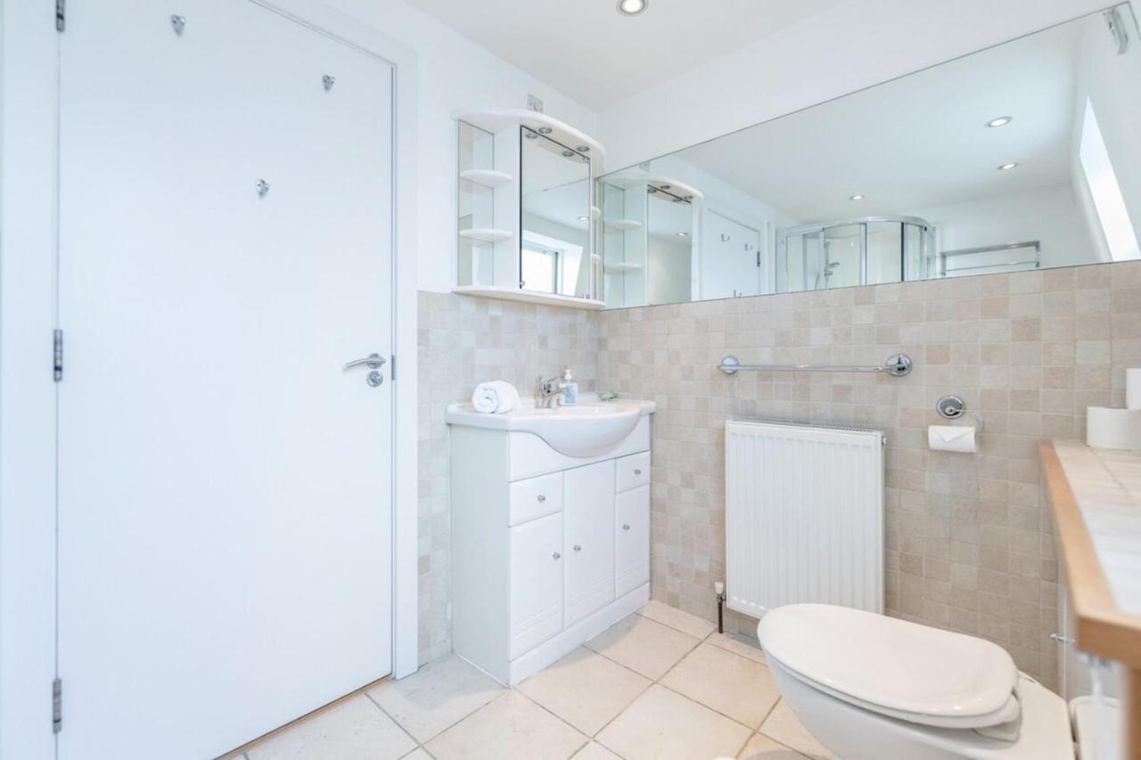 Beautiful 1 Bedroom Apartment In Victoria Londres Extérieur photo